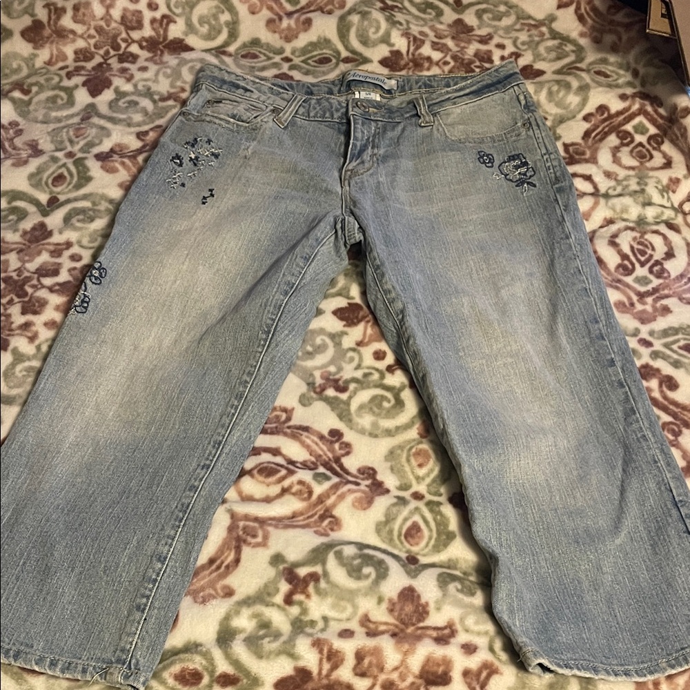 Aeropostale Light Blue Cropped Jeans with Floral Embroidery